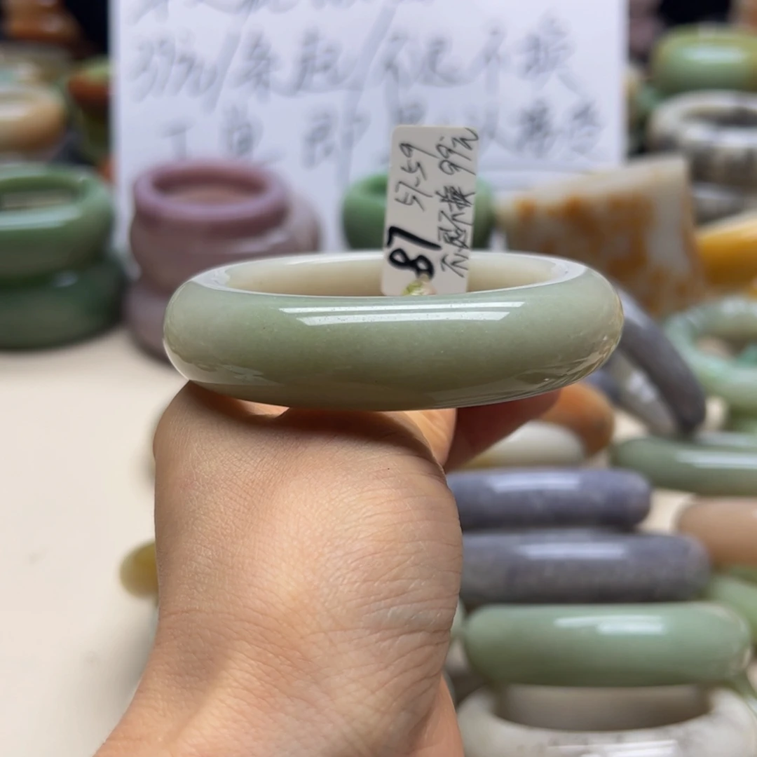 未镶嵌手镯石英岩玉