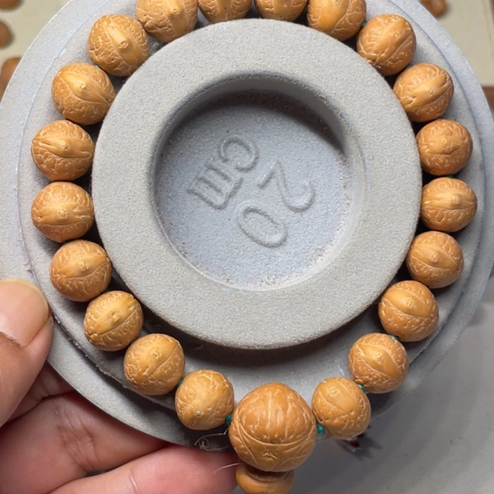 凤眼菩提手串树王瓜子桩型