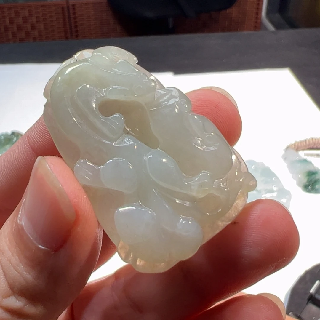 翡翠未镶嵌颈饰挂件