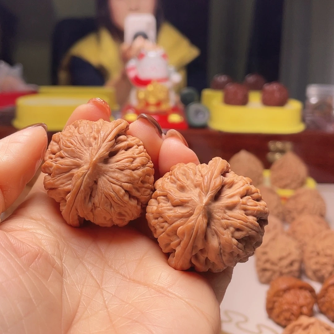 小***年文玩核桃吊坠莲花