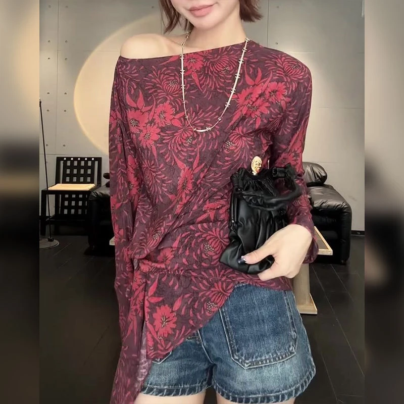 性感斜肩辣妹气质红色印花上衣2025夏季款法式不规则复古衬衫女装