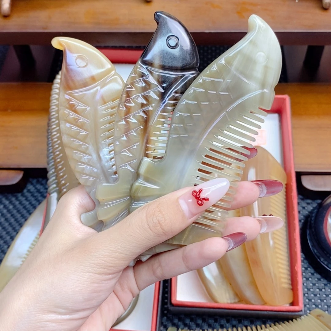 纯手工制作纯牛角梳子