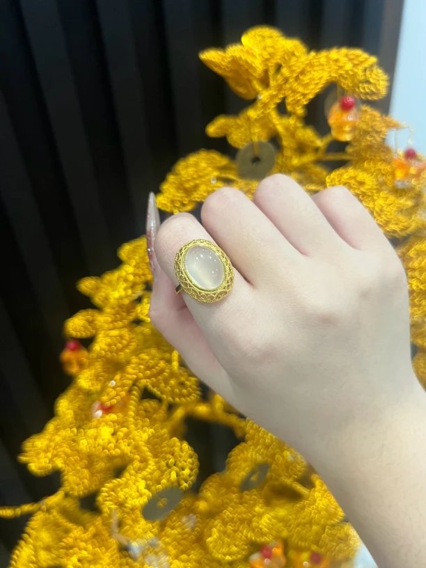 玛瑙玉髓镶嵌戒指
