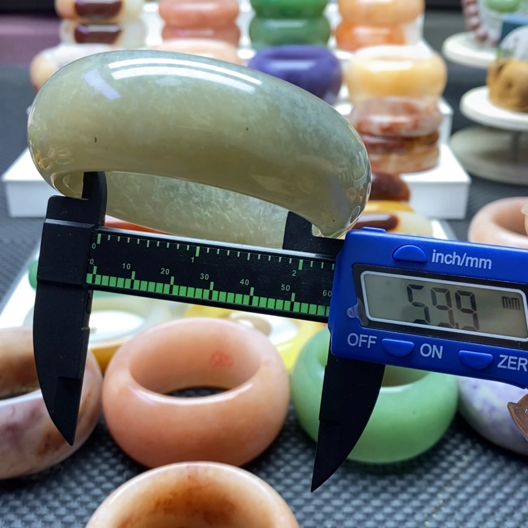 石英质玉未镶嵌手镯