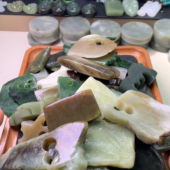 雪***痕未镶嵌和田玉（糖玉）珠宝半成品