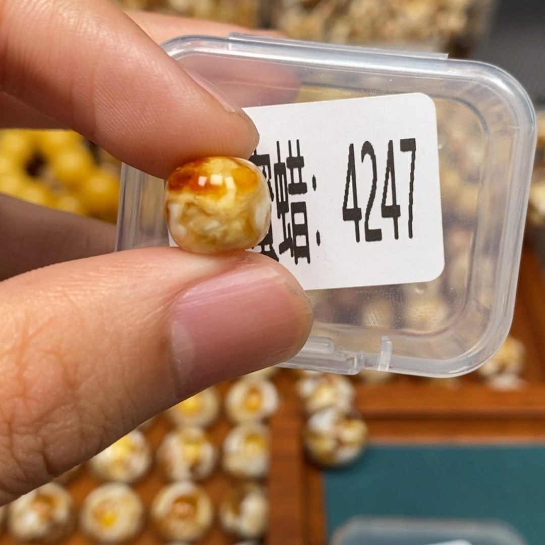 蜜蜡未镶嵌珠宝奇石4247