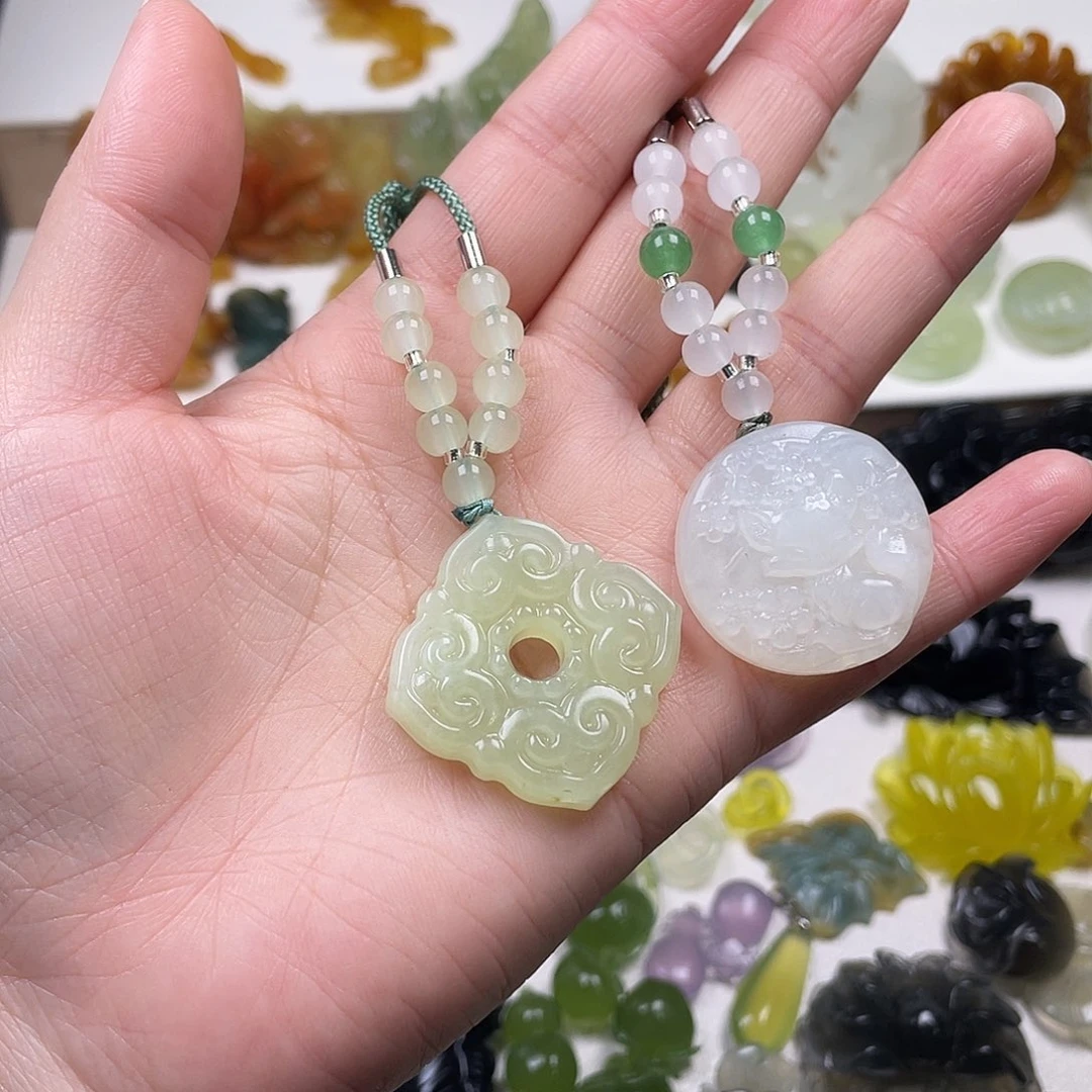 蛇纹石玉未镶嵌颈饰