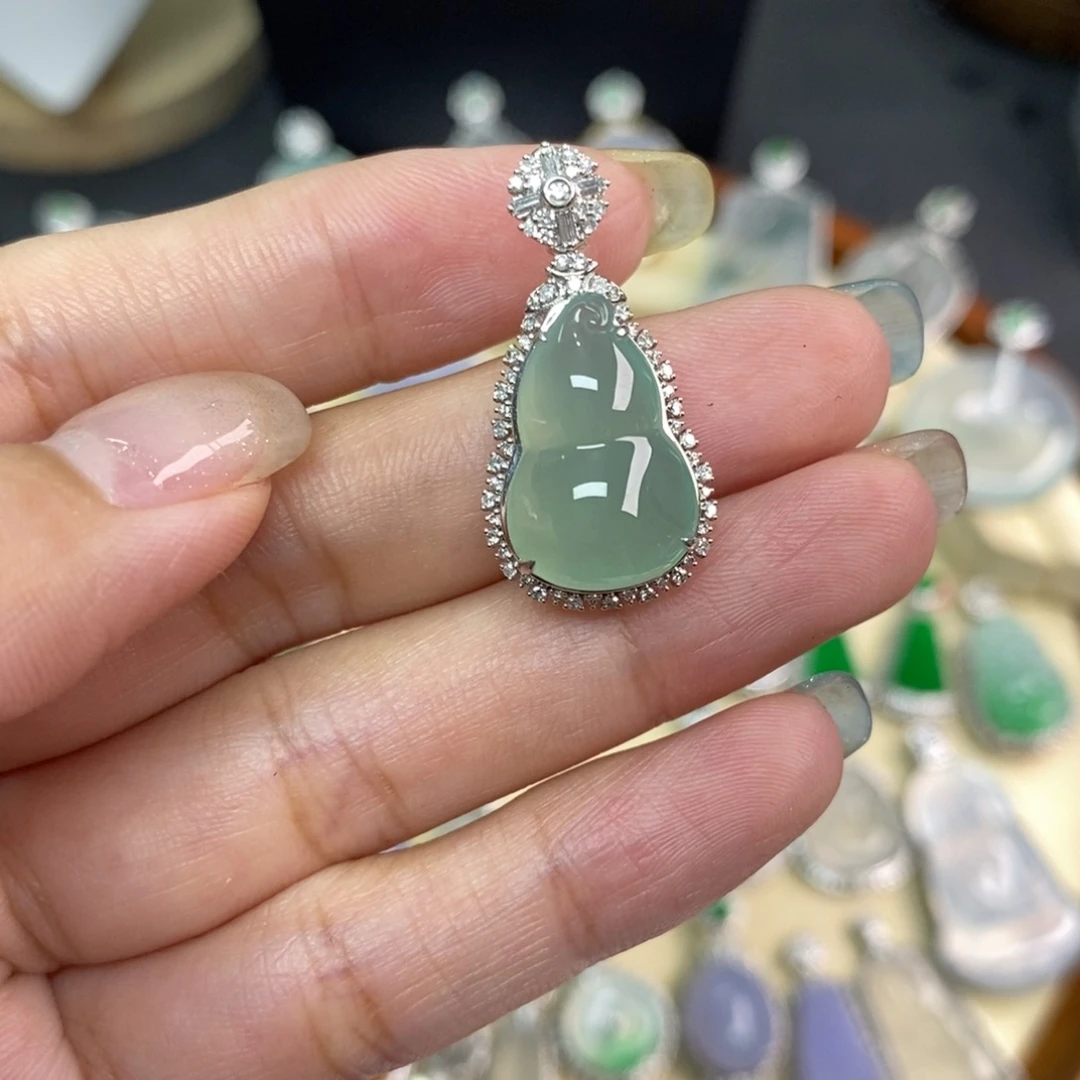 翡翠18K金镶嵌颈饰A货翡翠