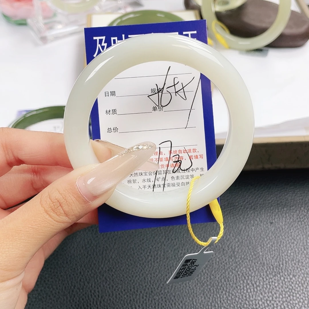 和田玉未镶嵌手镯