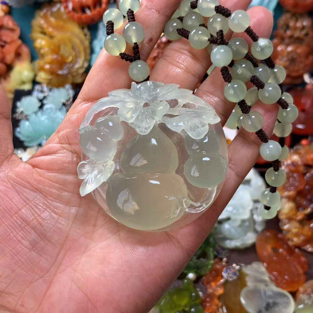 蛇纹石玉挂坠未镶嵌