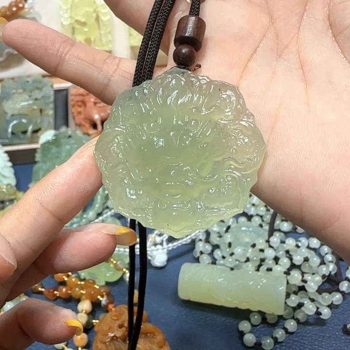 未镶嵌蛇纹石玉吊坠