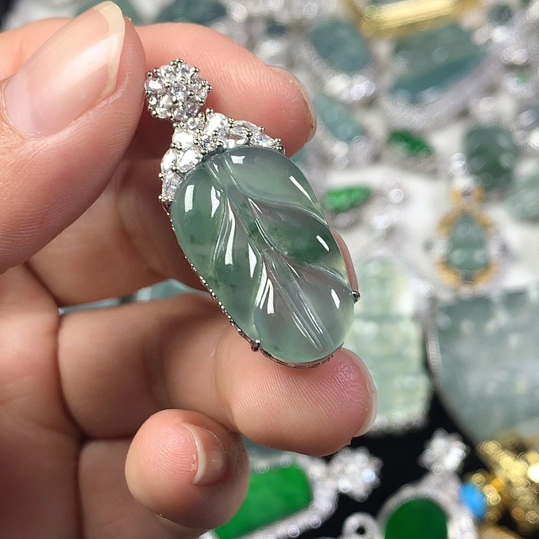 翡翠未镶嵌颈饰叶子