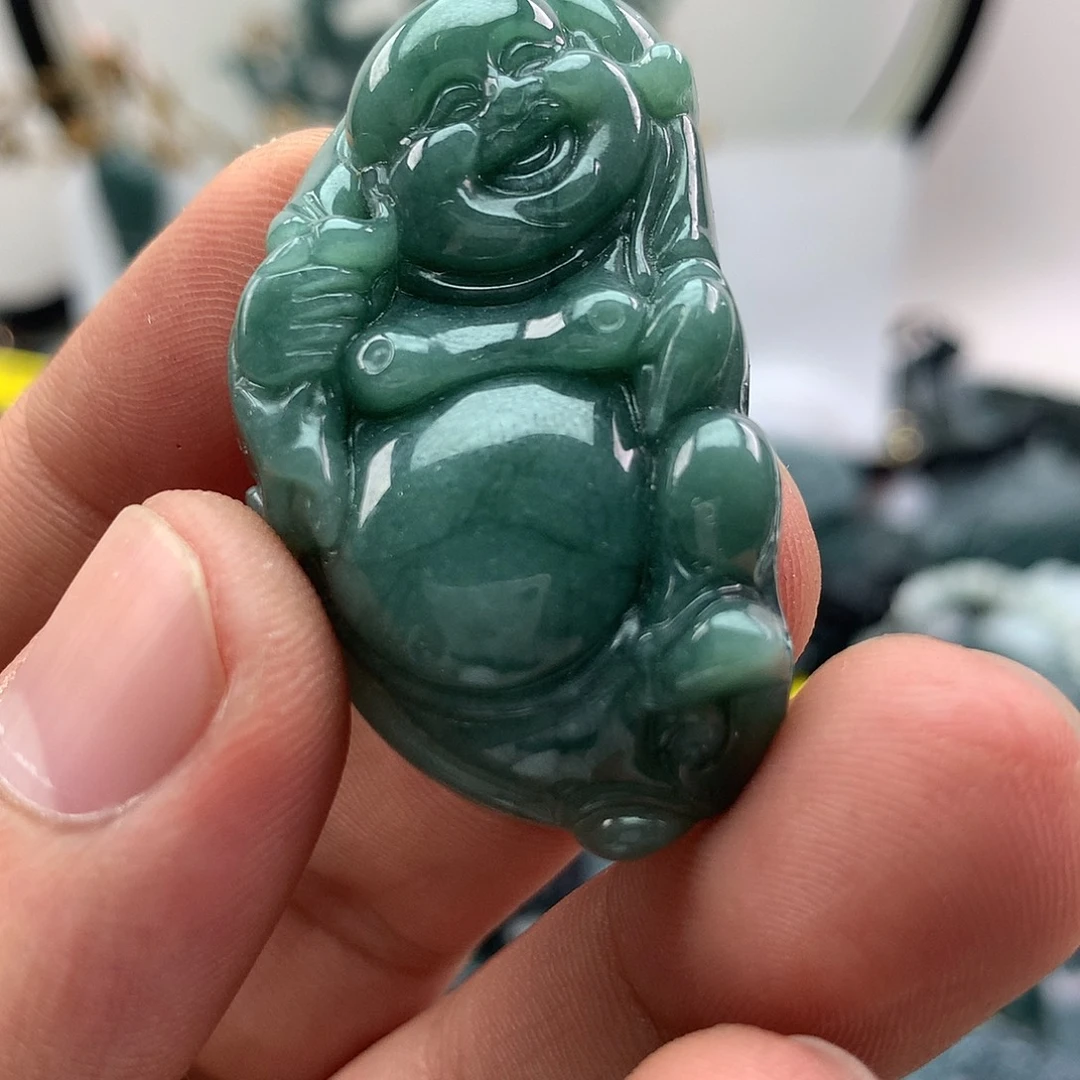 翡翠未镶嵌颈饰佛公