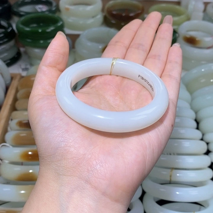 和田玉手镯未镶嵌羊脂白