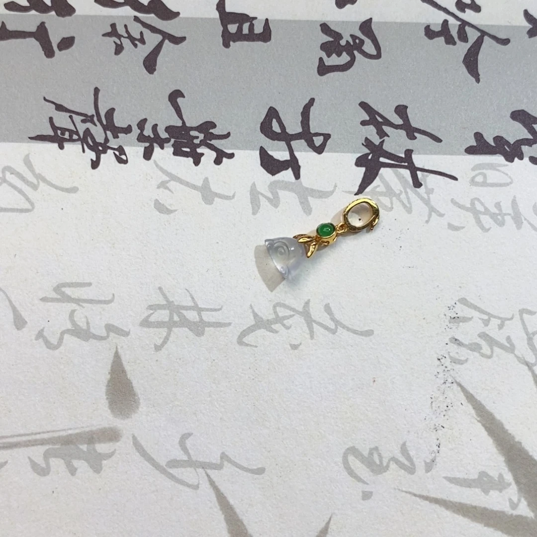 喵***里颈饰18K金镶嵌翡翠翡翠