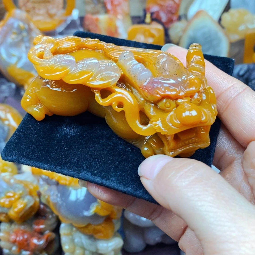 未镶嵌石英质玉（黄龙玉）颈饰