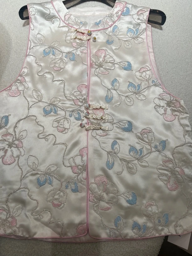 国风新中式复古绣花缎面提花重工白色无袖马甲989