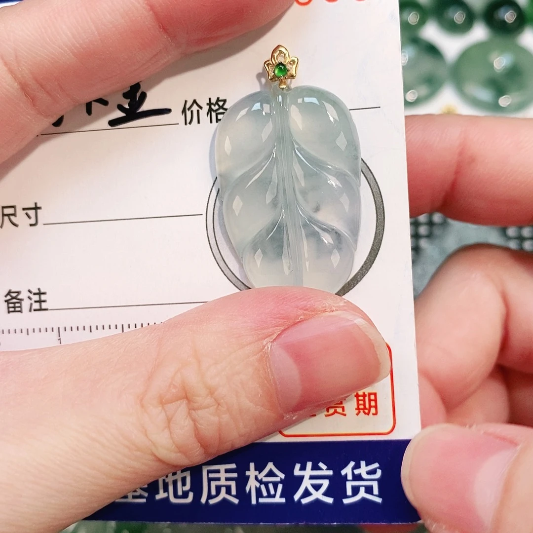 翡翠颈饰18K金镶嵌吊坠