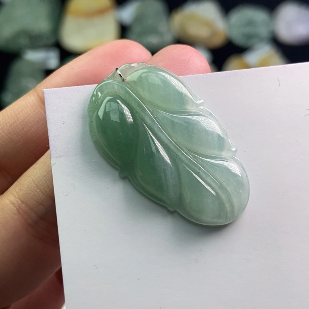 翡翠颈饰未镶嵌叶子