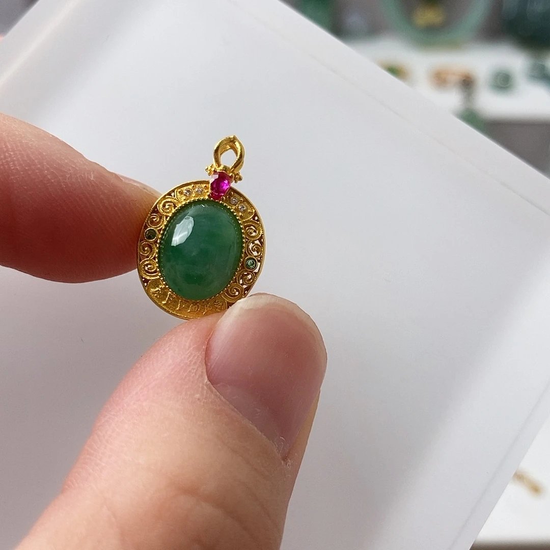 翡翠未镶嵌颈饰吊坠