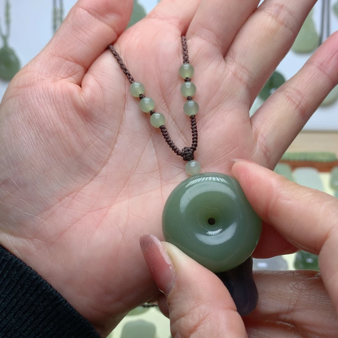 和田玉吊坠未镶嵌