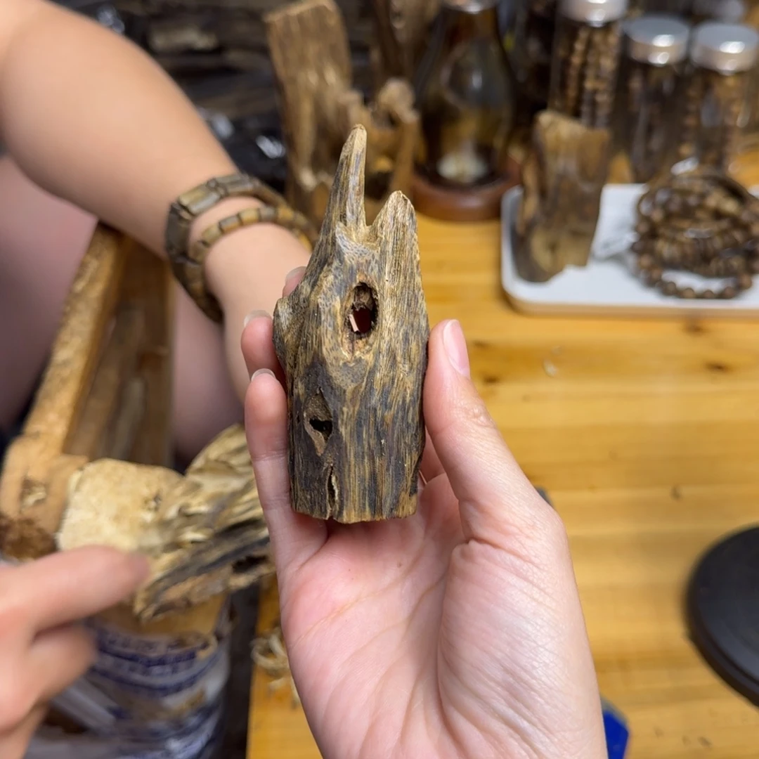 沉香沉香碎屑蓝宝石品种块料21克