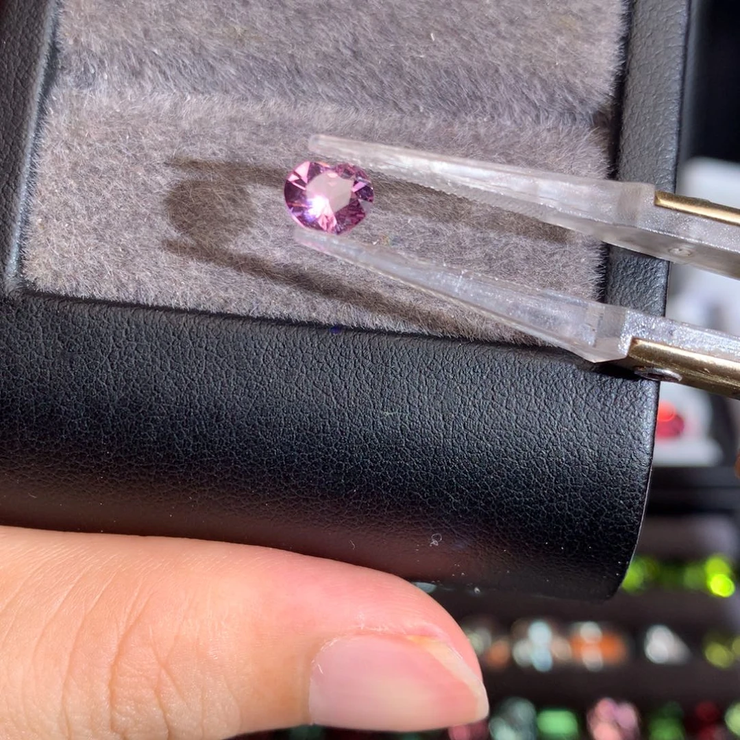 裸石尖晶石0.8ct爱心