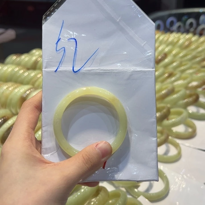 用***0和田玉未镶嵌手镯