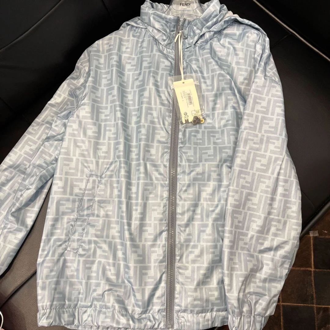 未使用 FENDI/芬迪 夹克外套 Logo字母印花休闲长袖 童装 ZC