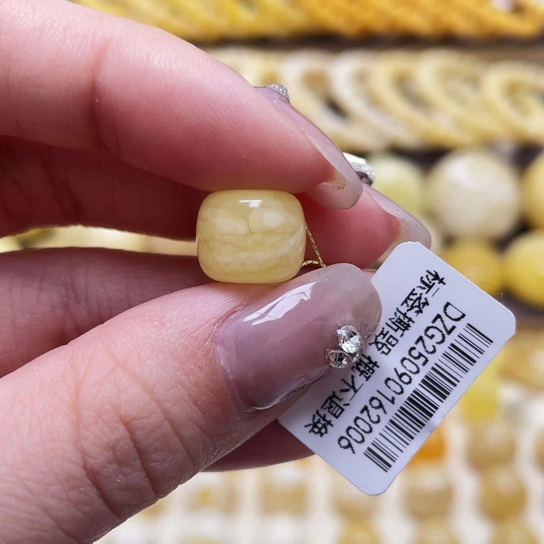 琥珀未镶嵌裸石11.4*9.6mm老型瑕