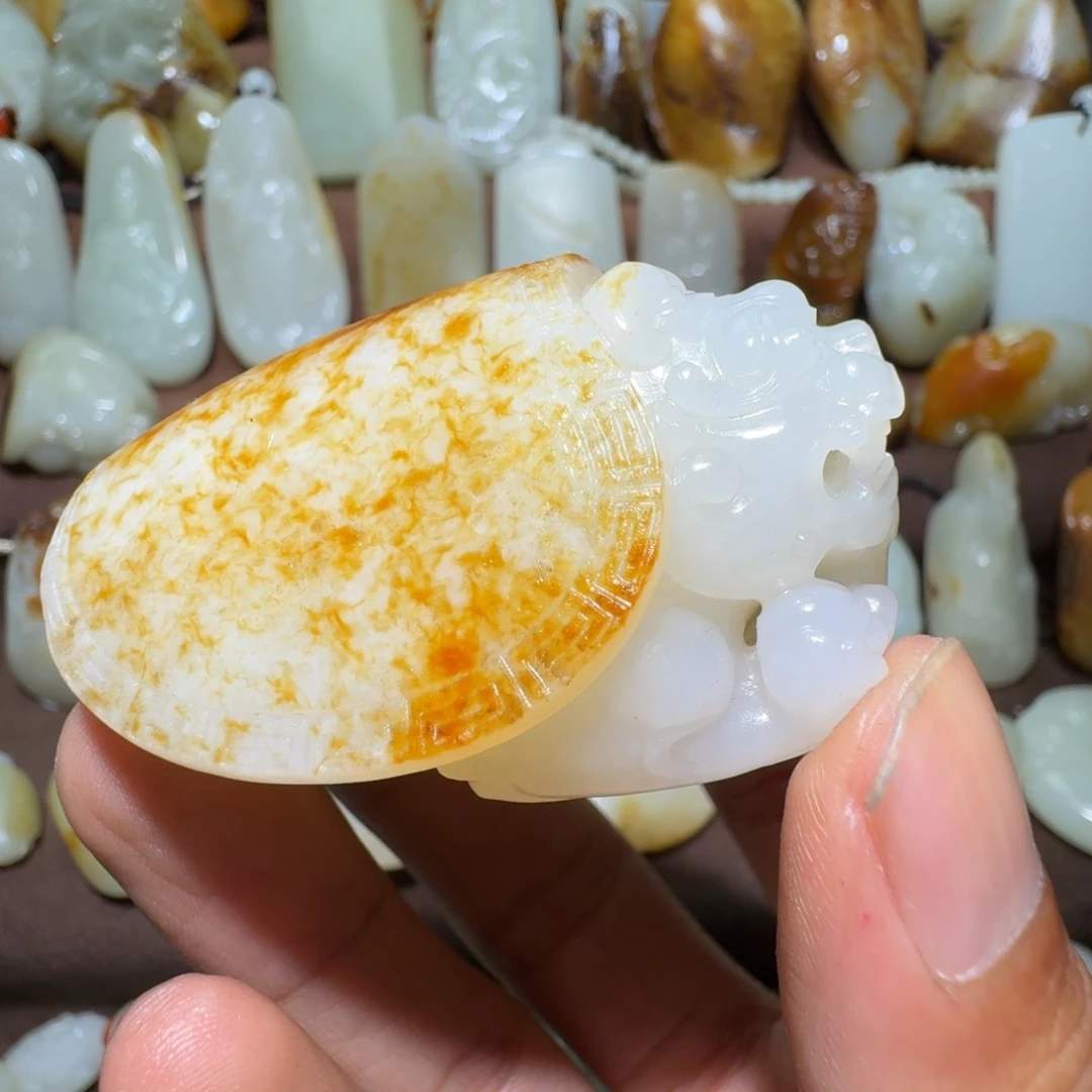 芒***熊和田玉未镶嵌吊坠(不含链)