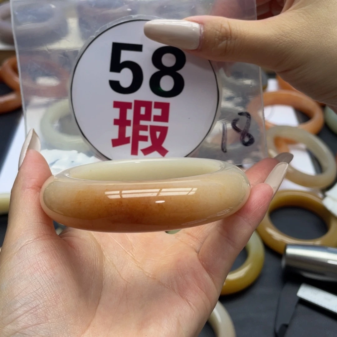 未镶嵌手镯石英质玉