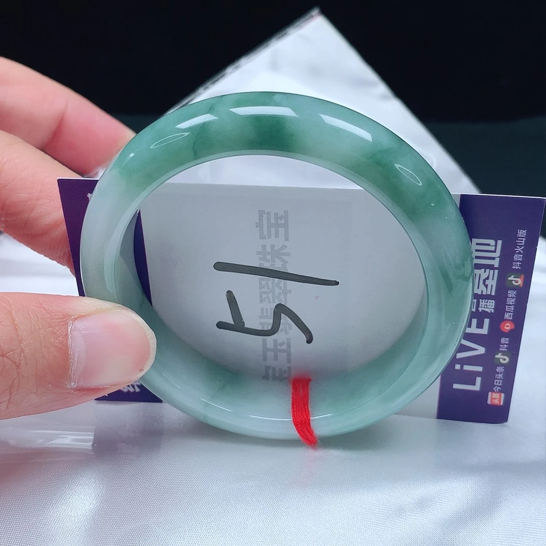 翡翠手镯未镶嵌57圈口