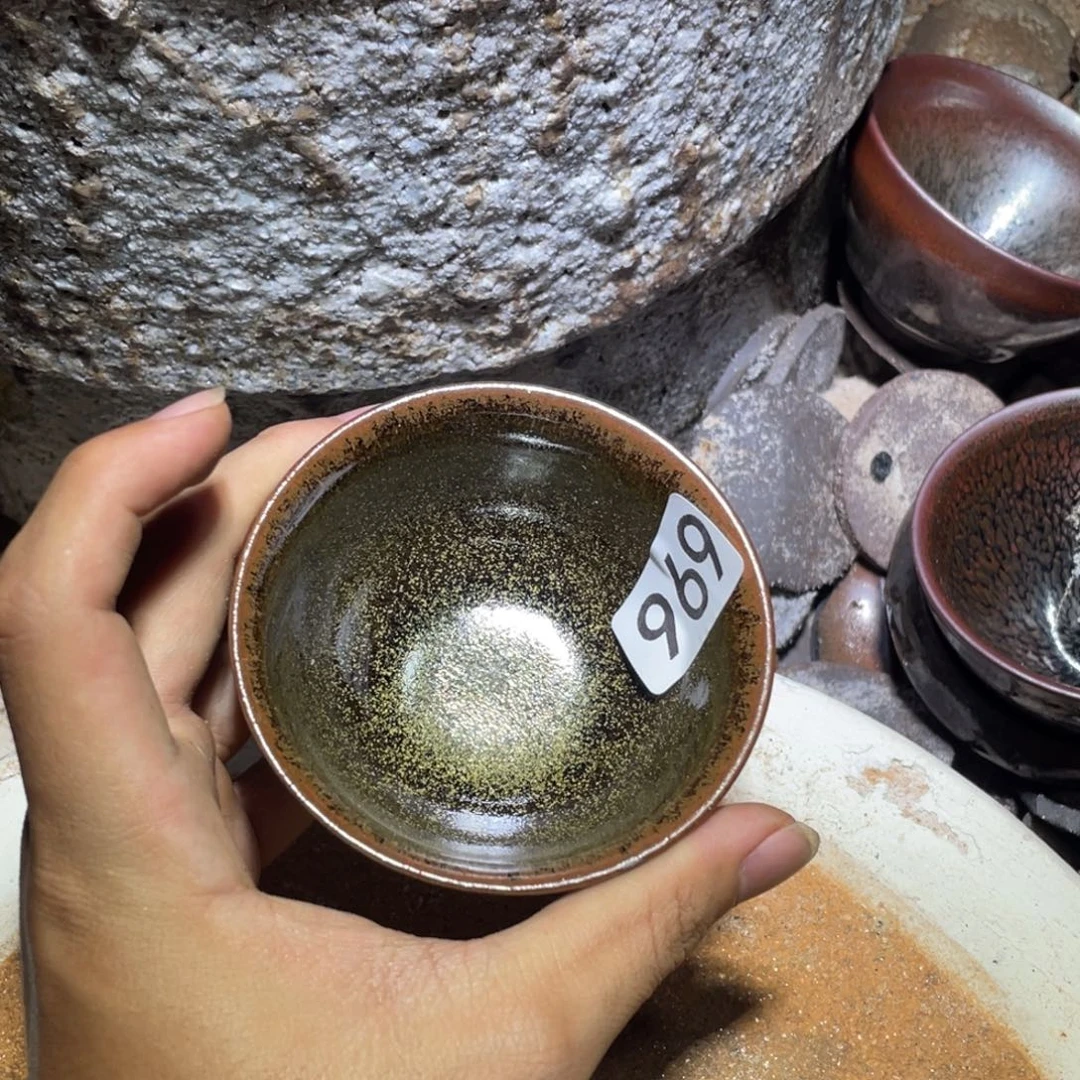 摆件提出建议在这里继续等待