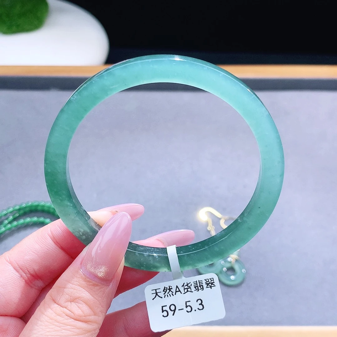 未镶嵌手镯（圆镯）翡翠