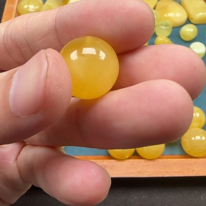 未镶嵌琥珀裸石天然126