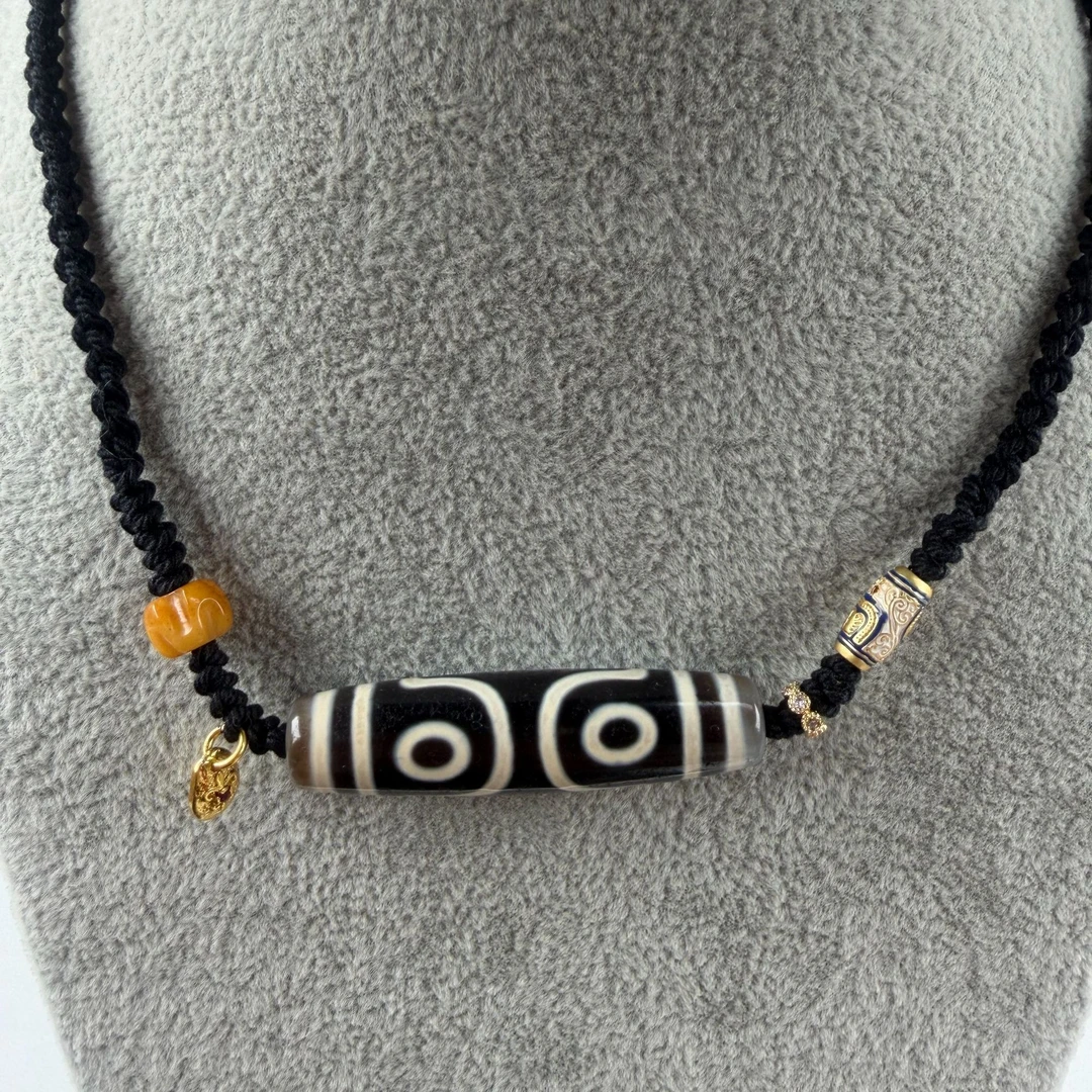 天然玛瑙聚源古法黑白大尺寸满钙化台珠宝盖三眼天珠颈链