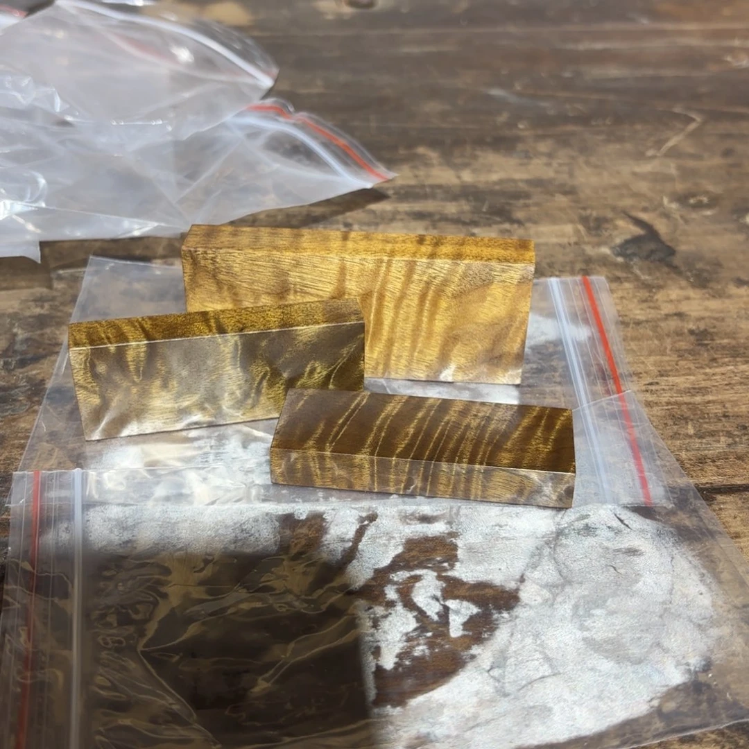 ****》金丝楠木无事牌材料