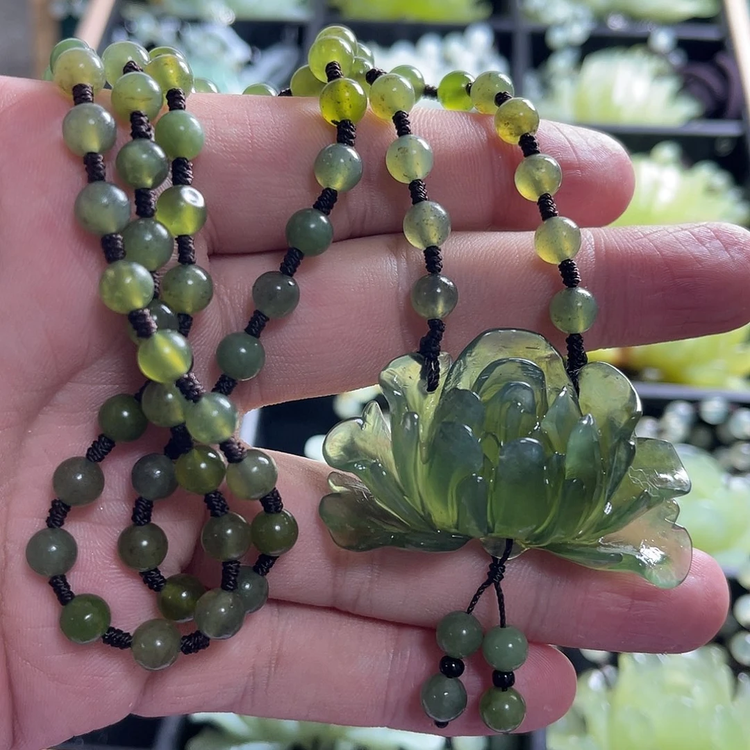 蛇纹石玉未镶嵌颈饰