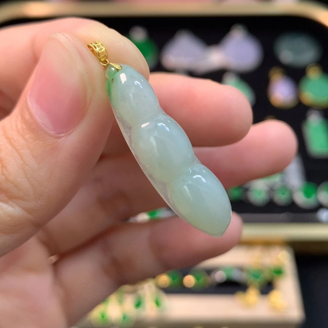 翡翠18K金镶嵌颈饰豆子