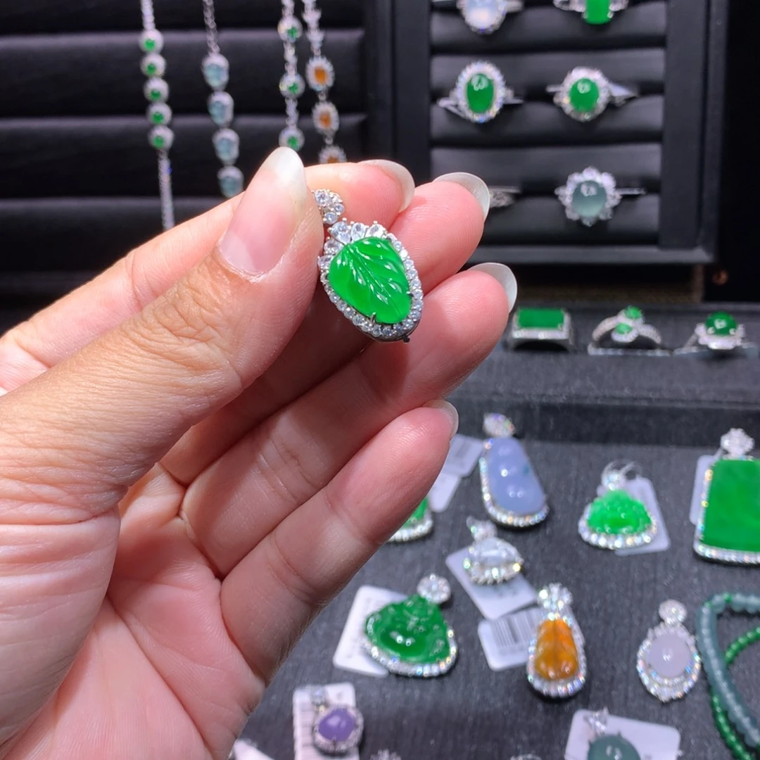 翡翠银S925镶嵌颈饰翡翠