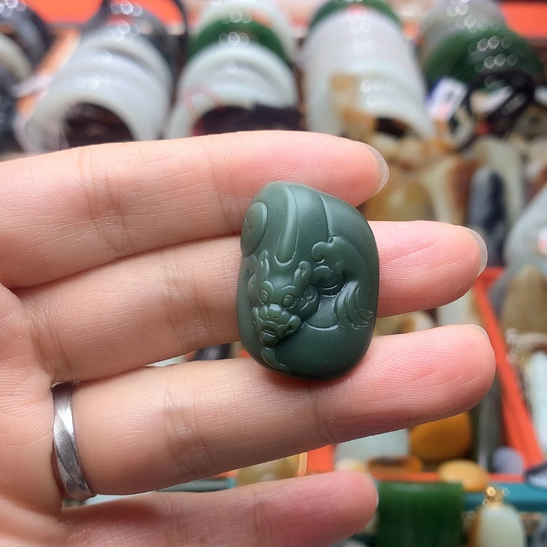 凡***仙和田玉未镶嵌颈饰