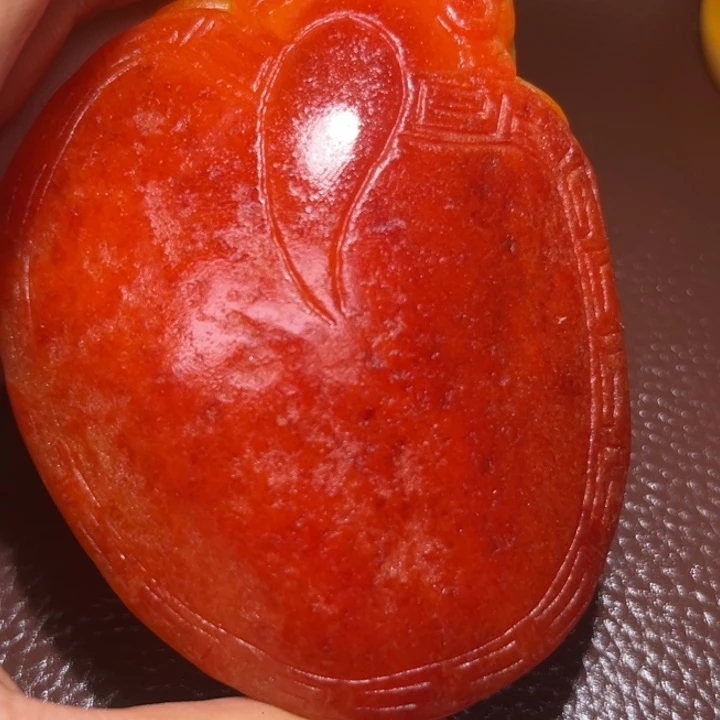 亮***）和田玉未镶嵌颈饰