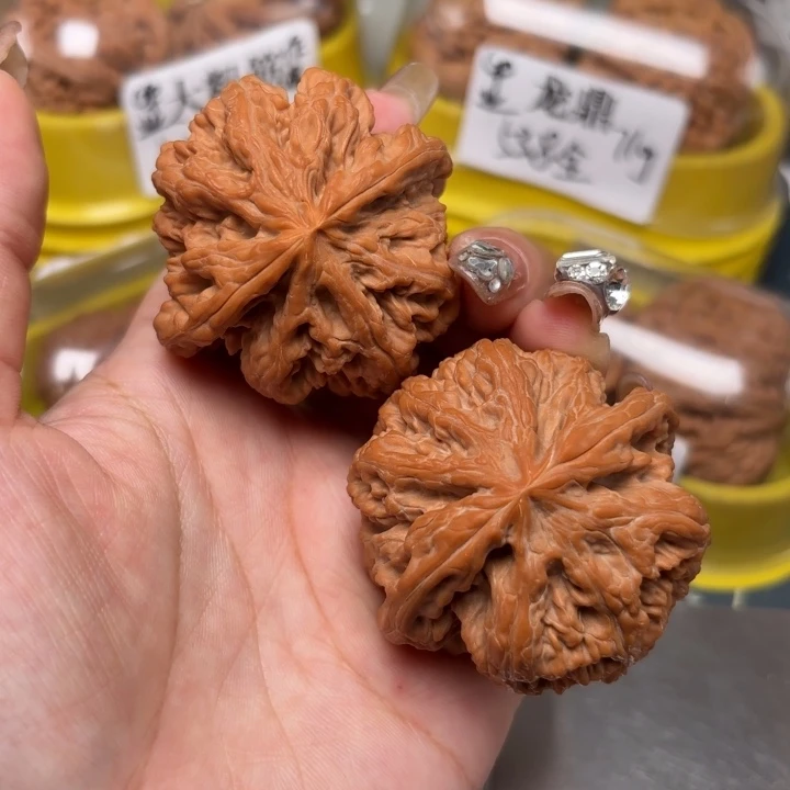 陈***鱼吊坠文玩核桃50-32800-02