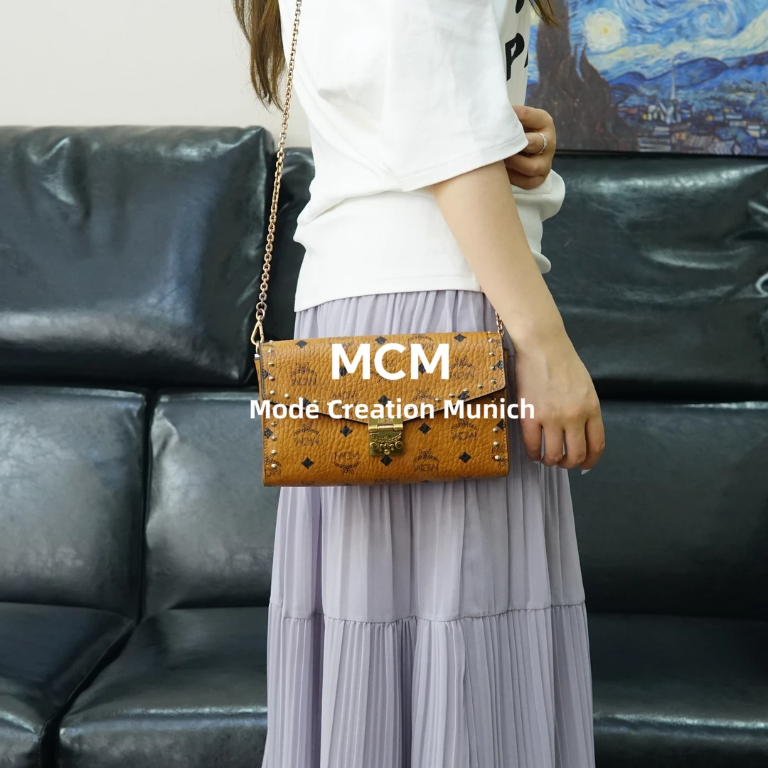 95新 MCM 干邑色铆钉斜挎包/SD06609025/9025