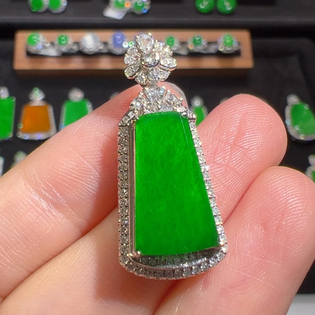 翡翠18K金镶嵌颈饰收到货48小时鉴赏期