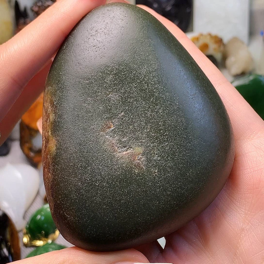 和田玉未镶嵌把件