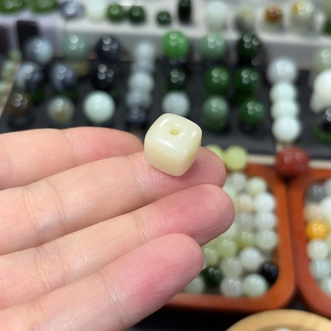 和田玉未镶嵌挂件风**因珠子