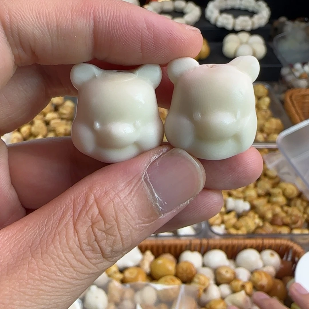 吊坠菩提根/象牙果微瑕疵白色抿嘴熊4颗