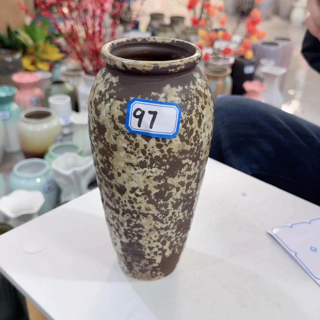 97号陶瓷高20厘米微瑕一个